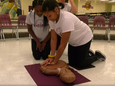  Seminole Middle School student practicing cpr